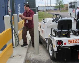 FedEx fuel cell tugger