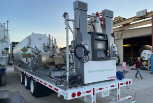 Plug portable hydrogen refueler