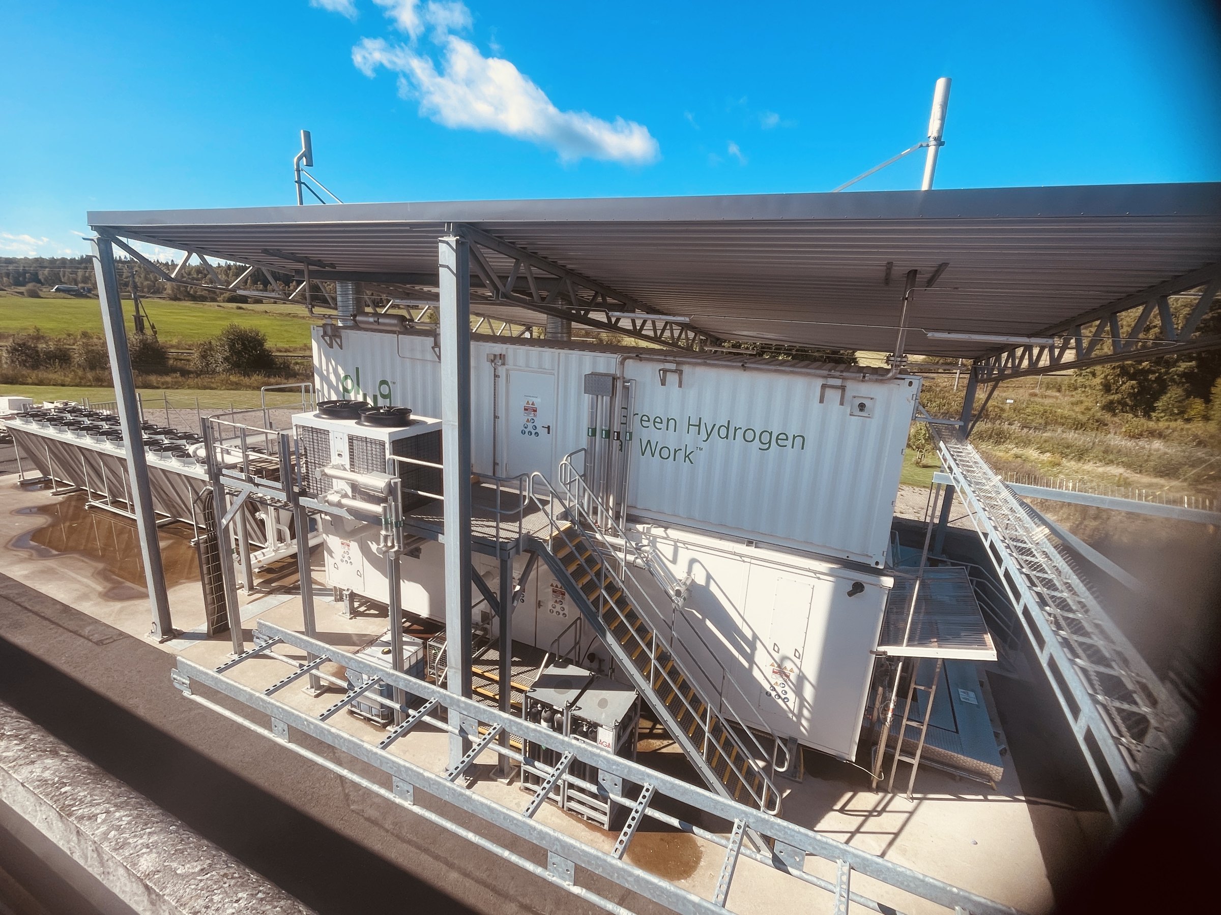 Plug green hydrogen production facility